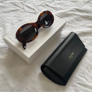 CELINE TRIOMPHE 01 SUNGLASSES IN ACETATE
BLONDE HAVANA